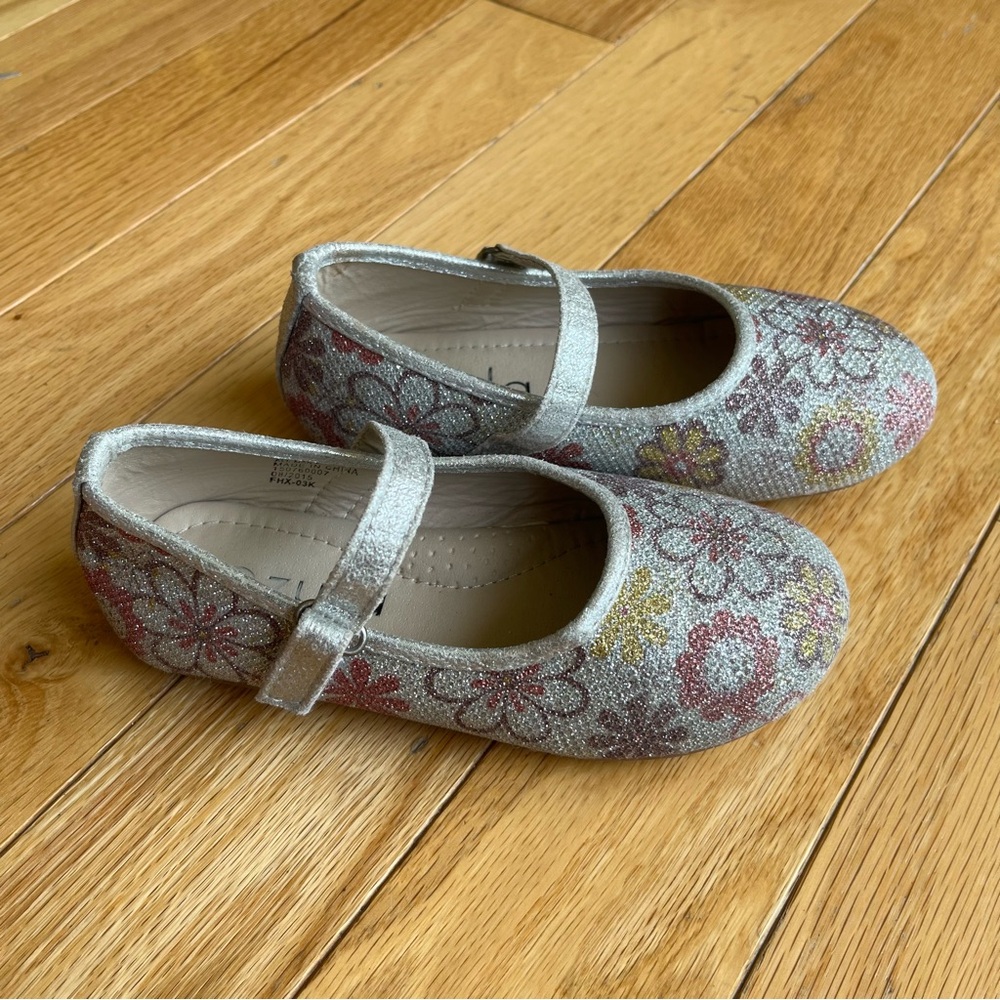 Zula Girls Sparkly Shoes, size 12